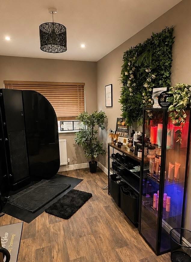 Spray Tanning Studio Room